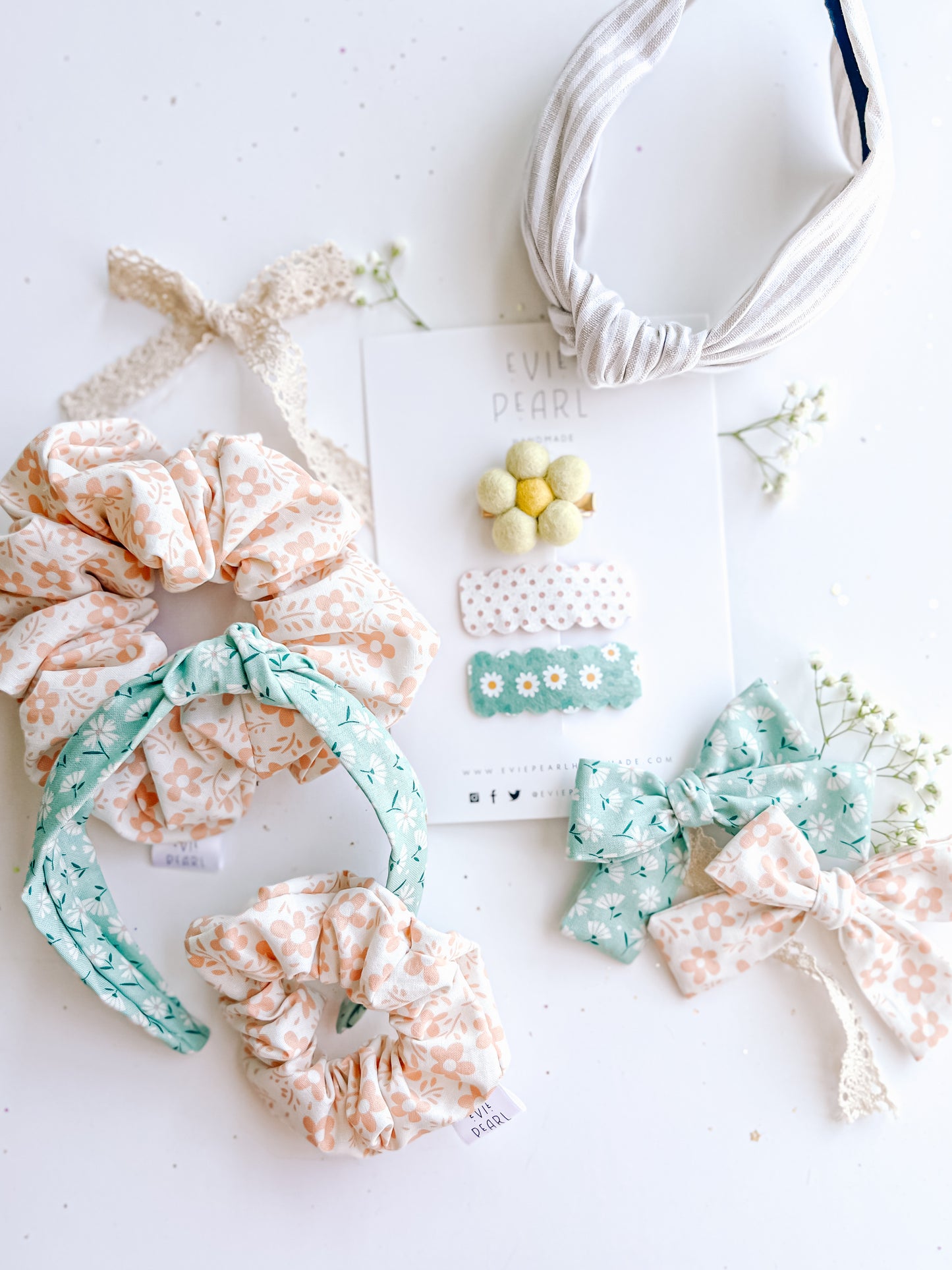 Cream Pink Daisy & Green Floral Medium Pinwheel Set