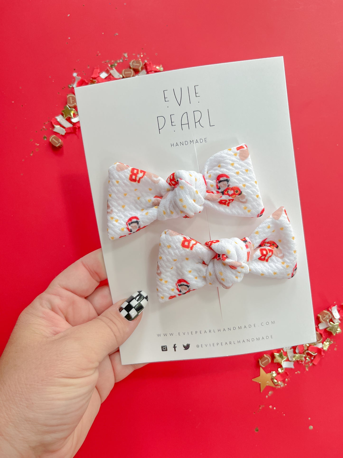 Kansas City 87 Heart Hands Knot Bow Pigtail Set