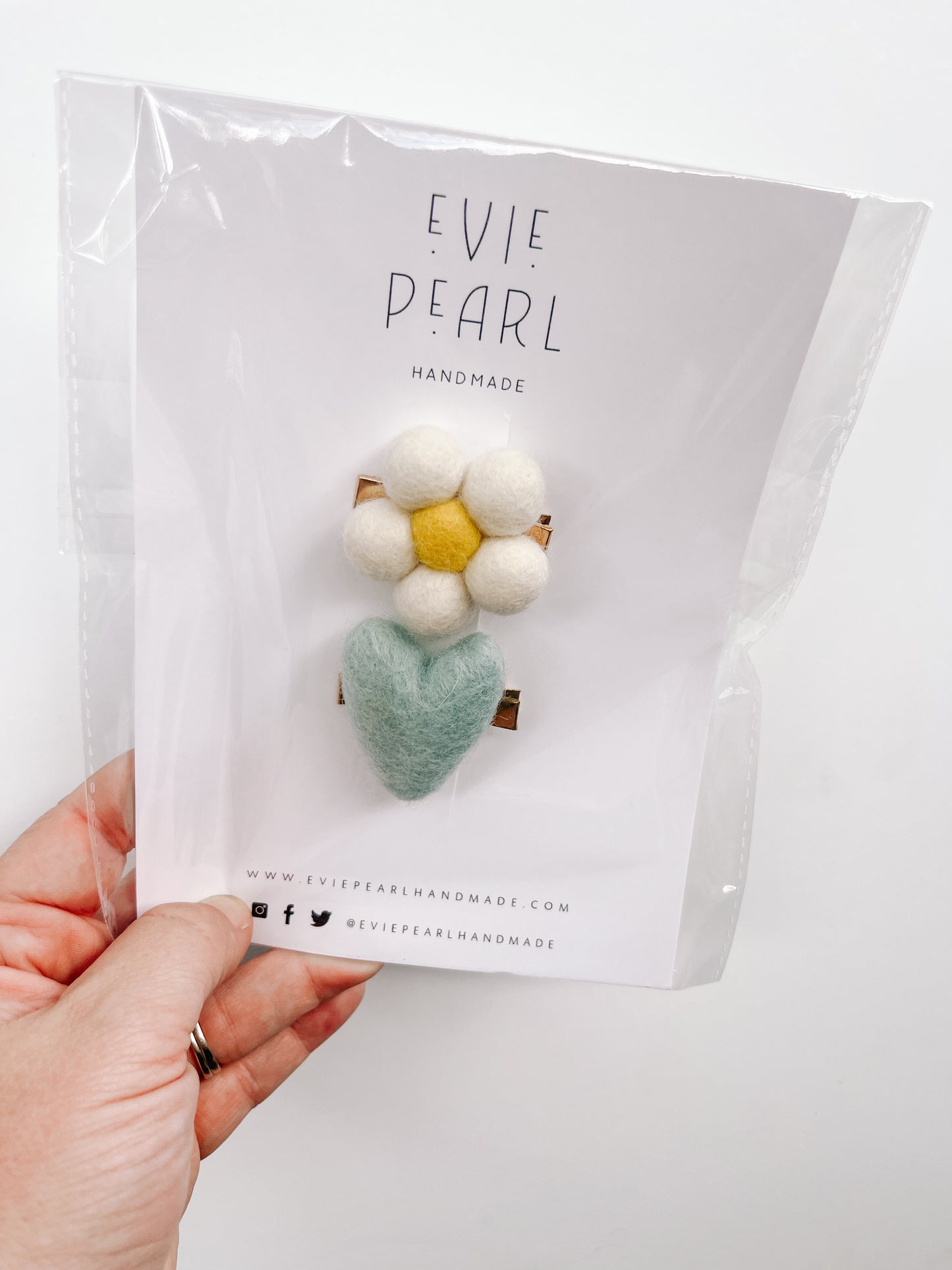 Daisy and blue heart felt clip set