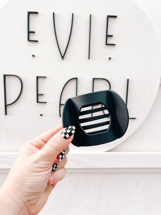 Black Flat Medium Claw Clip