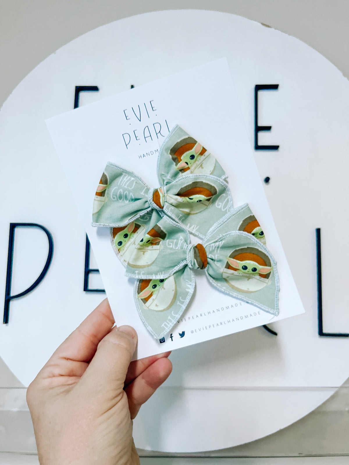 Small Yoda pigtail bows