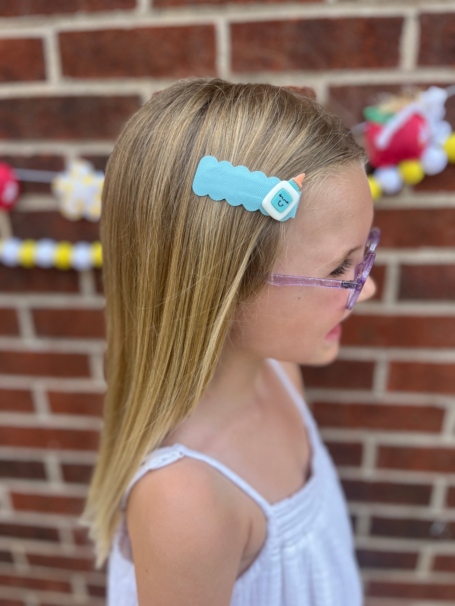 Glue Single Snap Clip