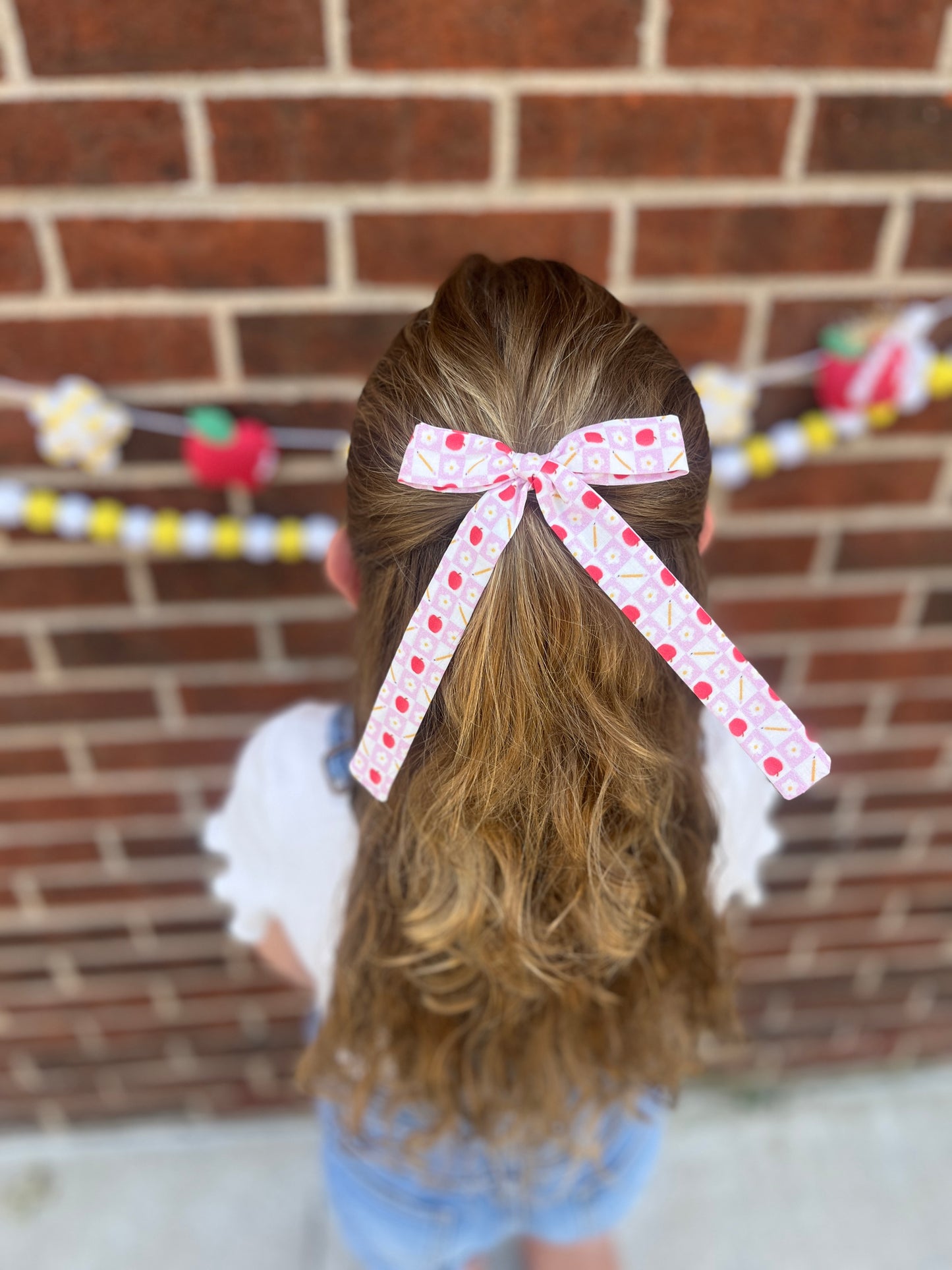 Apple Daisy Pencil Thin Bow