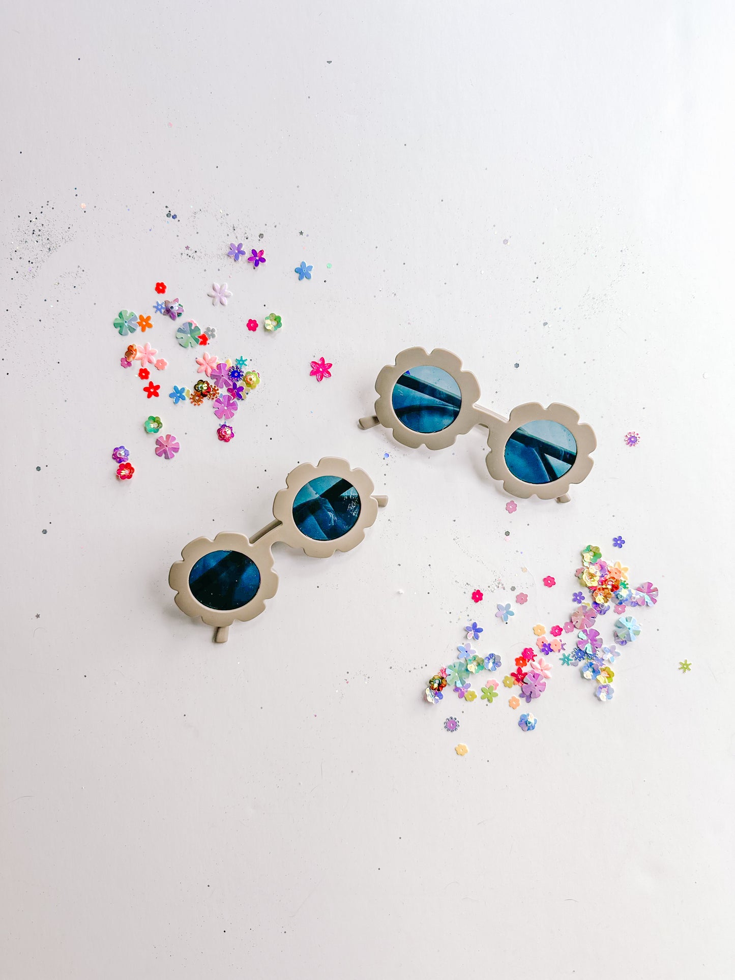 Gray Flower Sunnies