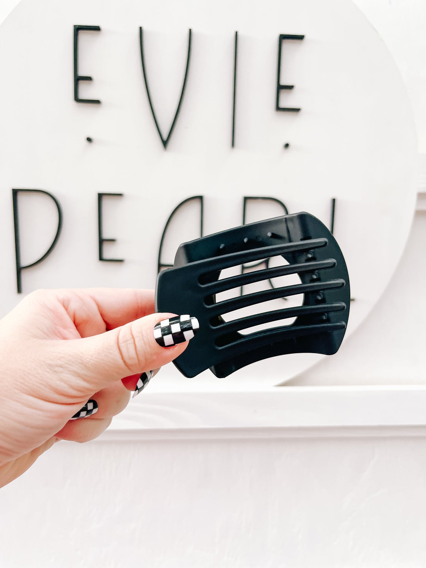 Black Flat Medium Claw Clip