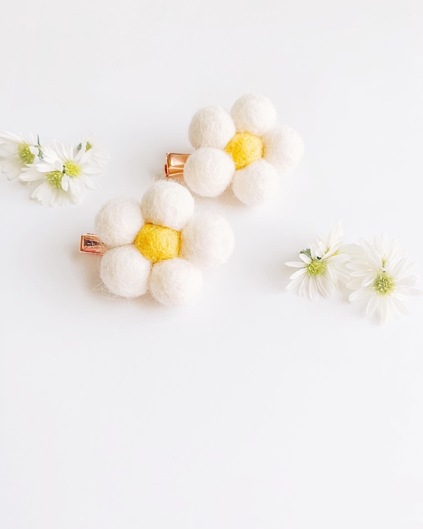 White Daisy Clips