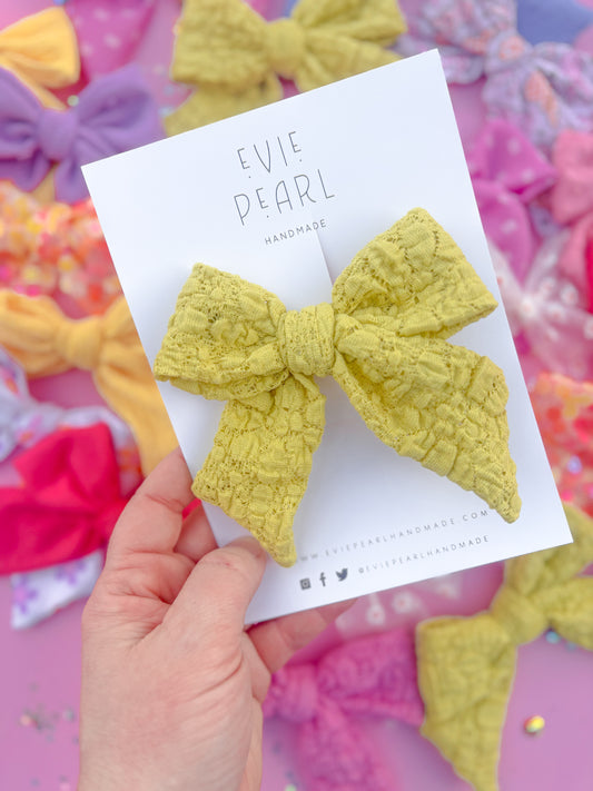 Mustard Lace Large Pinwheel