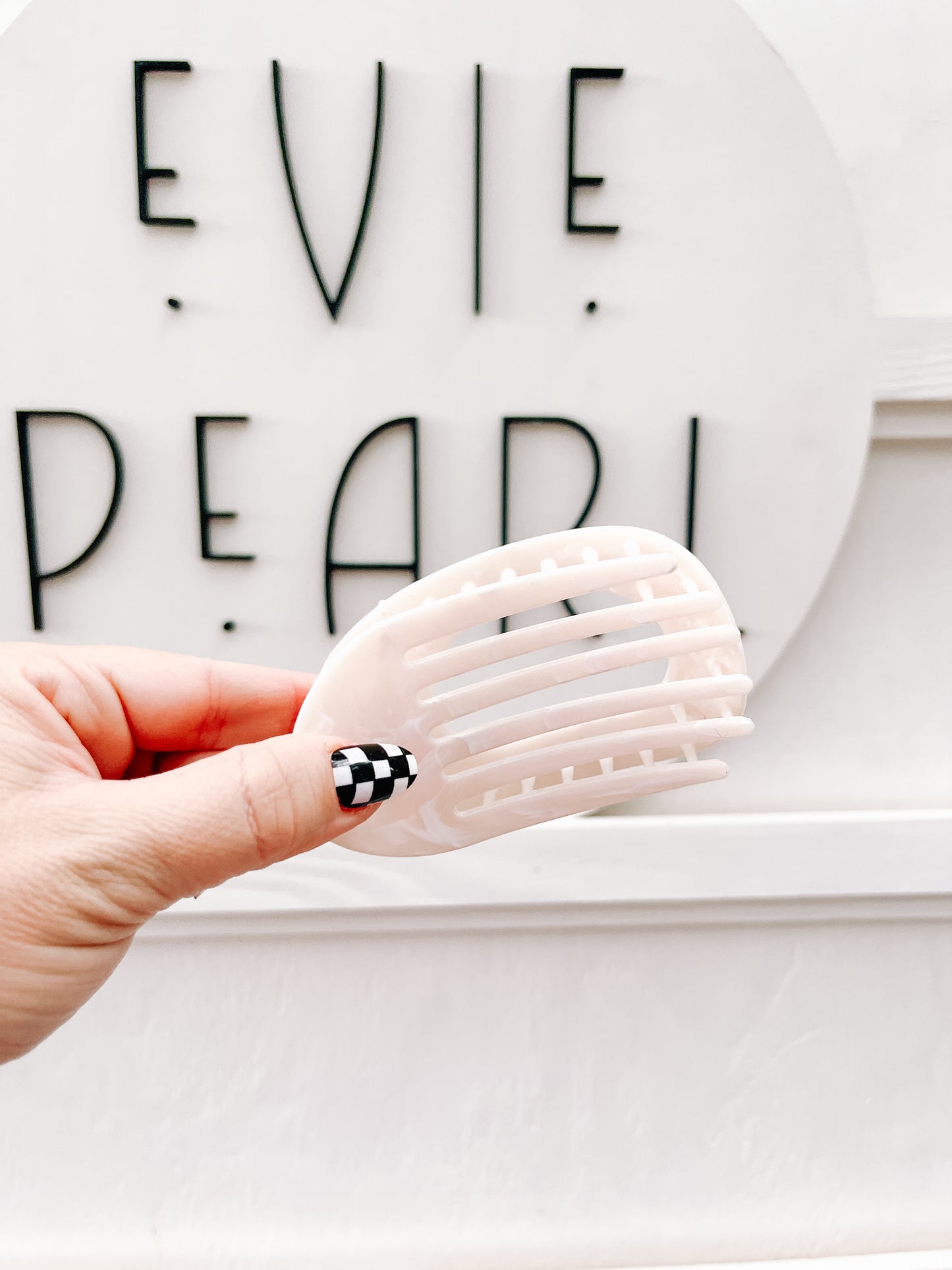 Cream Marbled Flat Medium Claw Clip