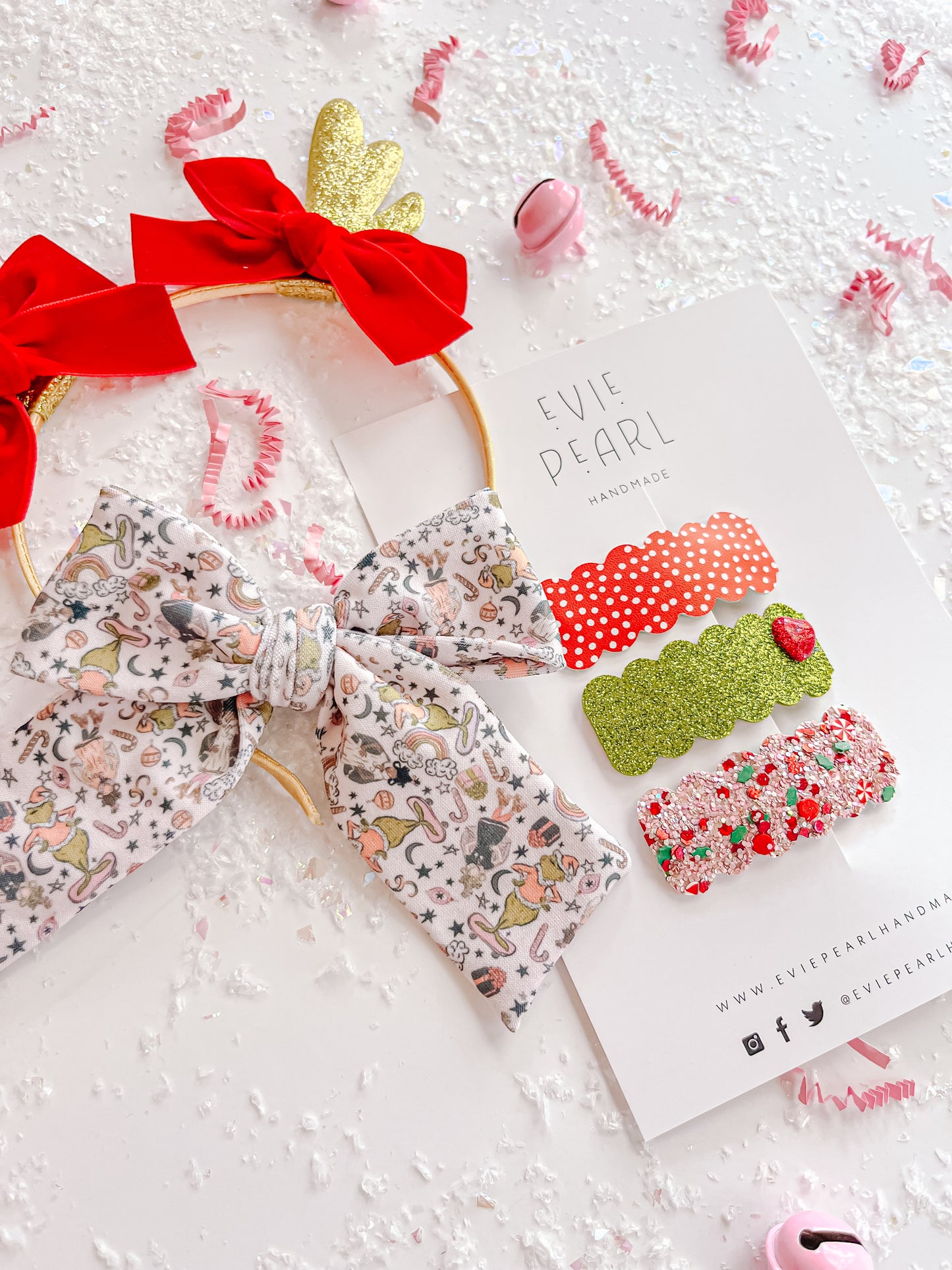 Grinch Heart Snap Clip Set