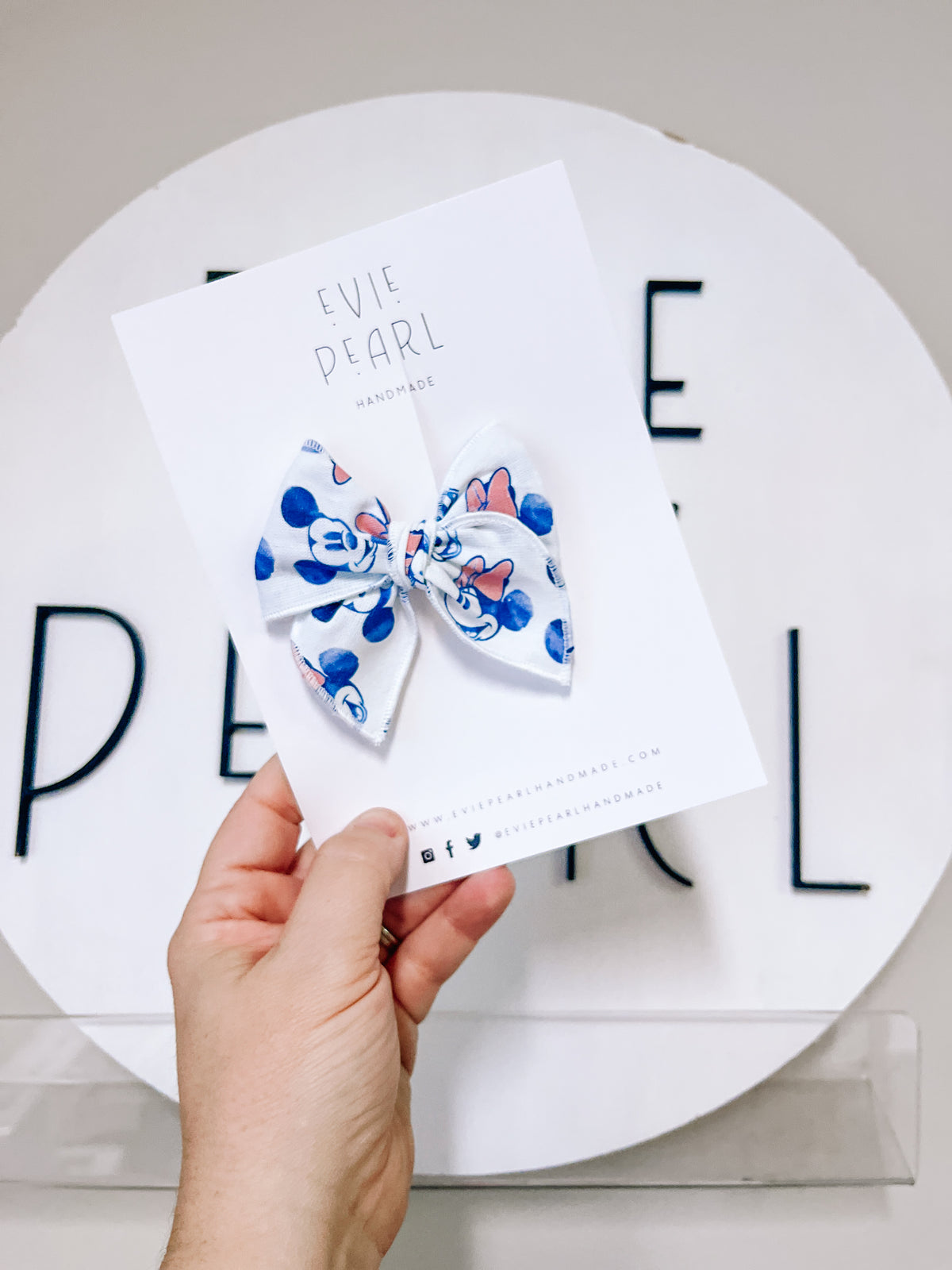 White Minnie small bow