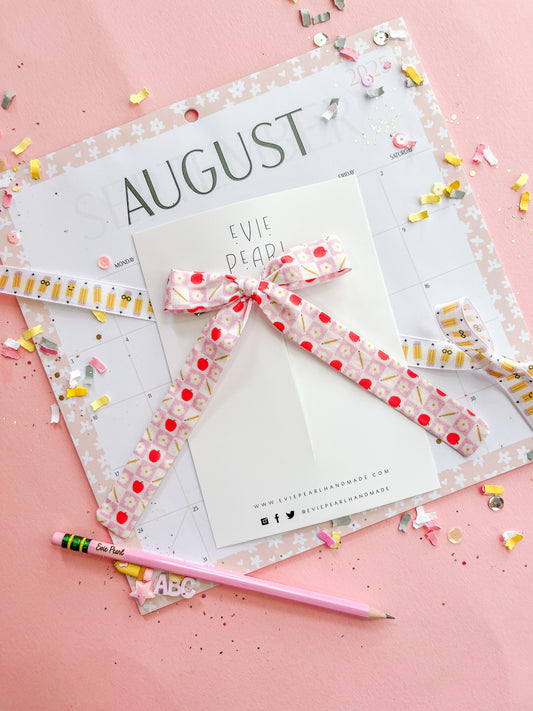 Apple Daisy Pencil Thin Bow