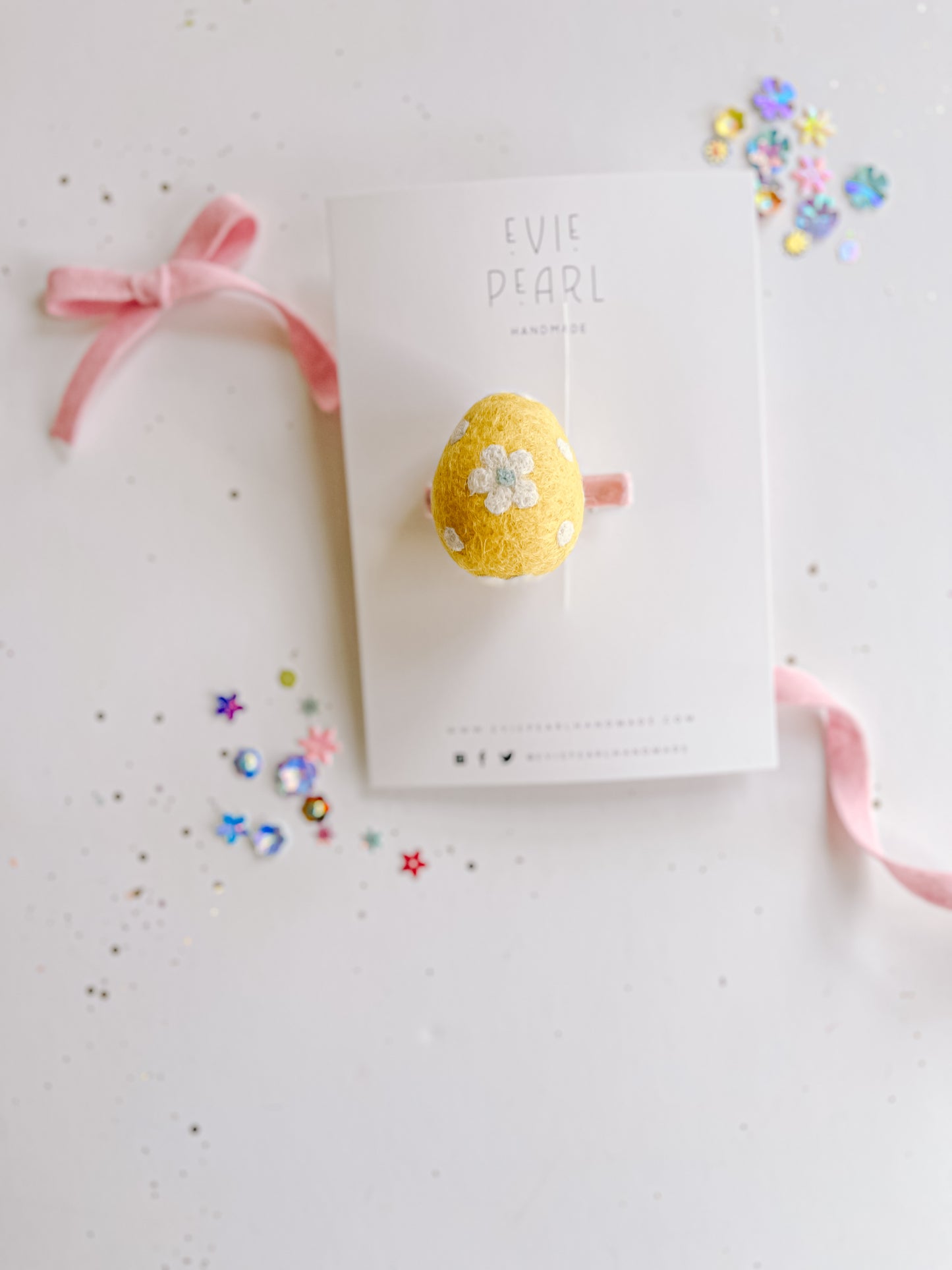 Yellow Daisy Egg clip