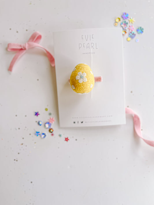 Yellow Daisy Egg clip