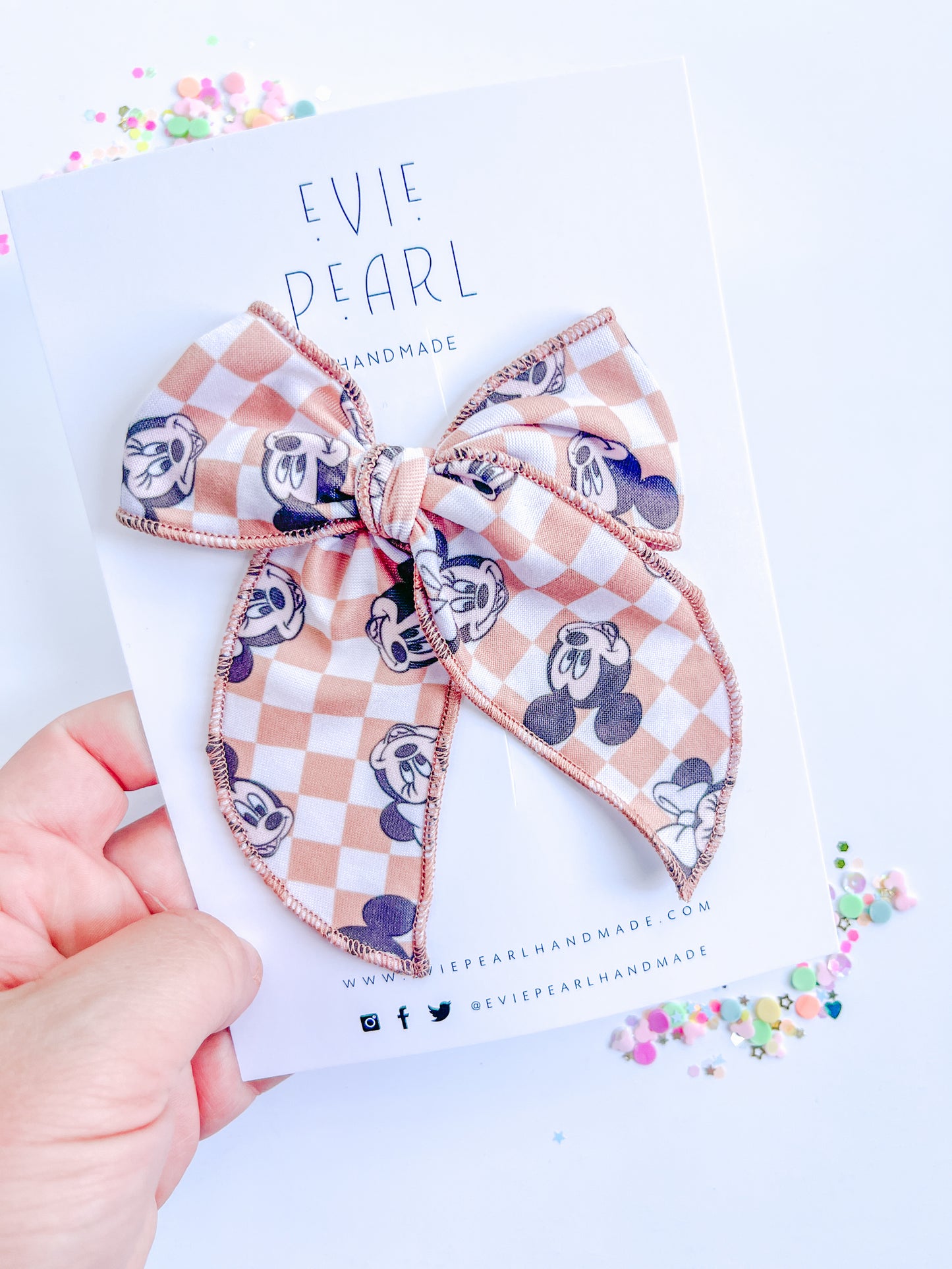 Tan Checkered Medium Bow