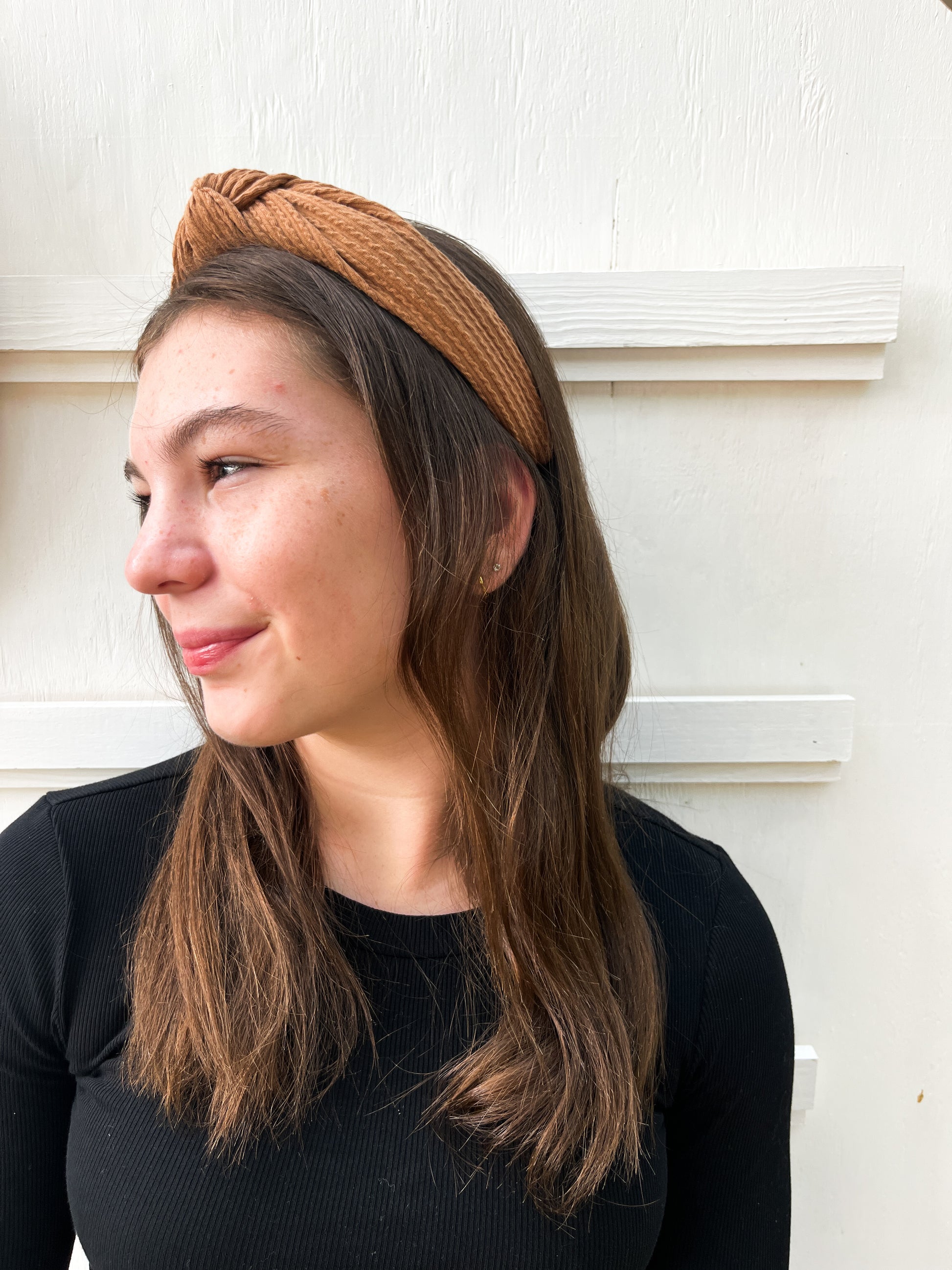 Soft ribbed chestnut headband styled with fall outfit – knotted hair accessory for women and girls