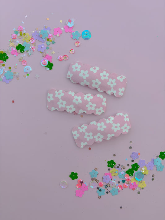 Pink Daisy Snap Clip