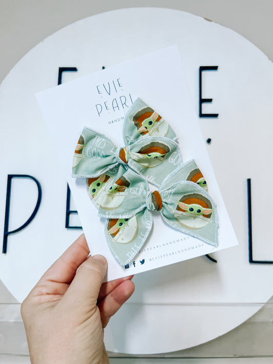 Small Yoda pigtail bows