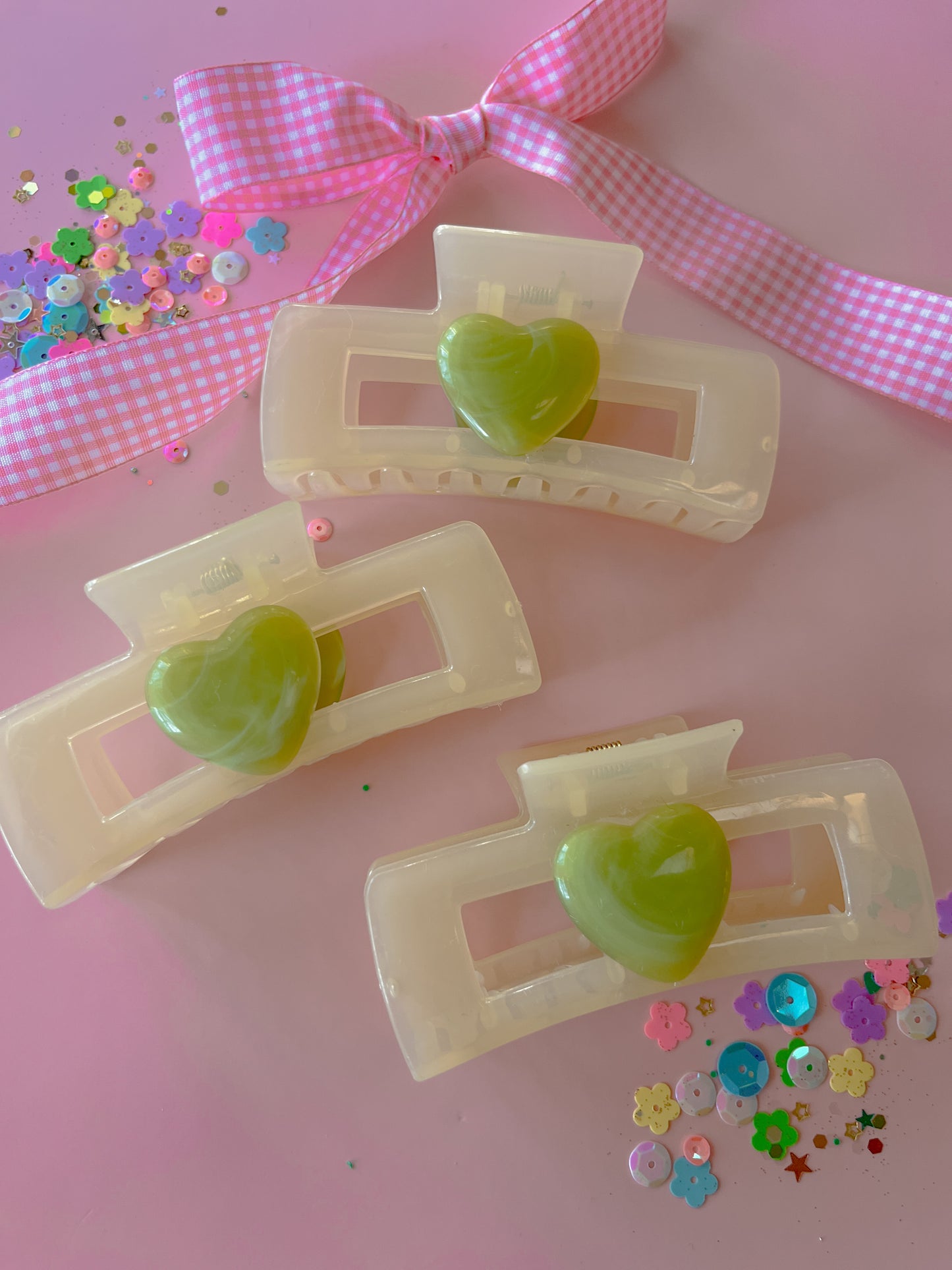 Cream with Green Heart Medium Claw Clip