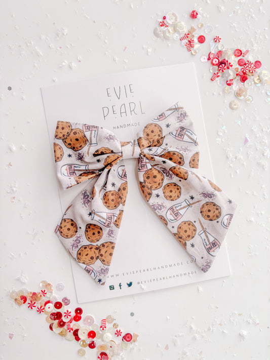 Milk & Cookies Medium Sailor Bow