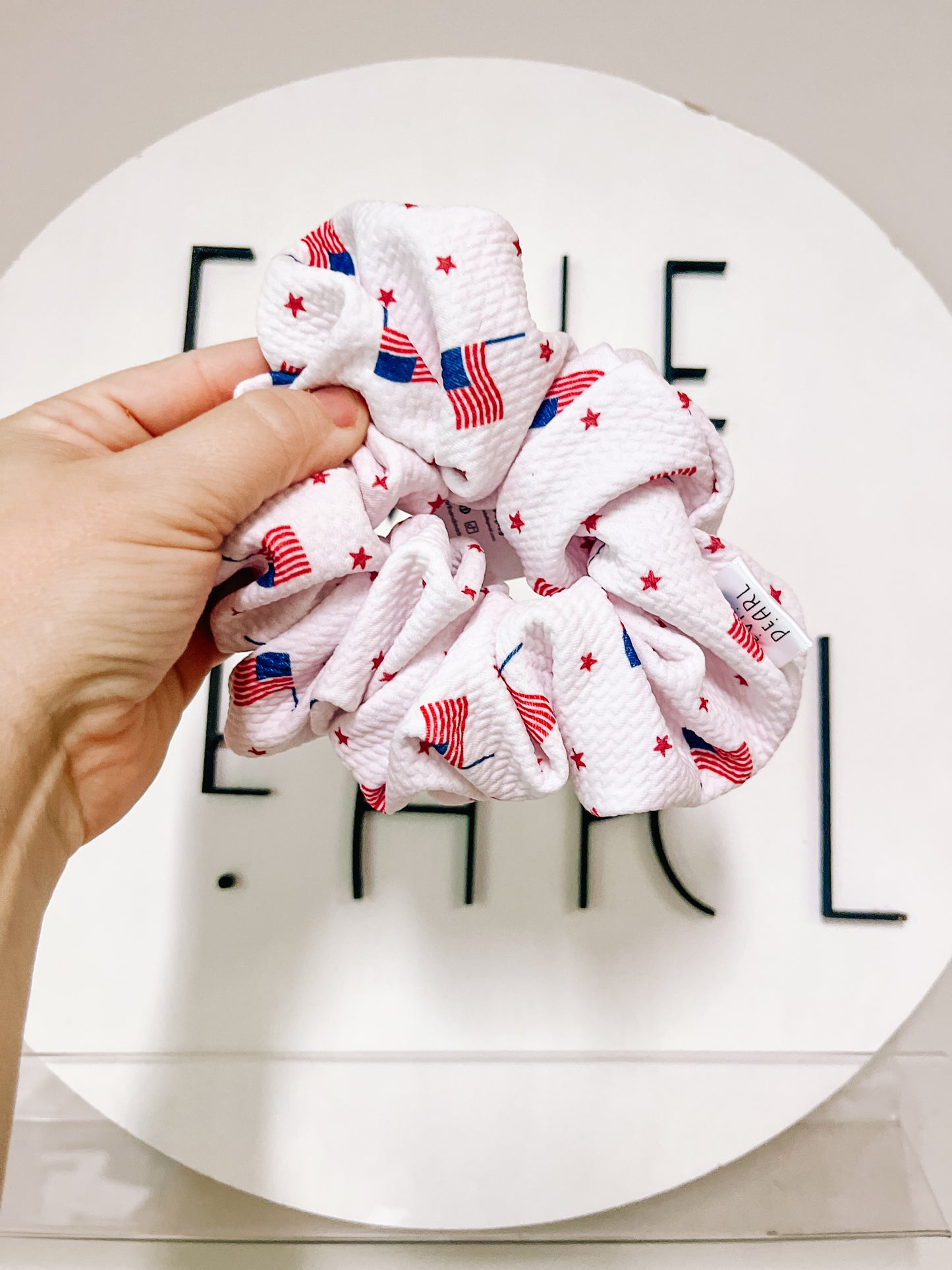 Flag oversized scrunchy