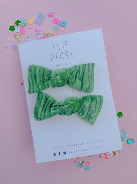 Green Soft Crinkle Knot Bow Pigtail Set