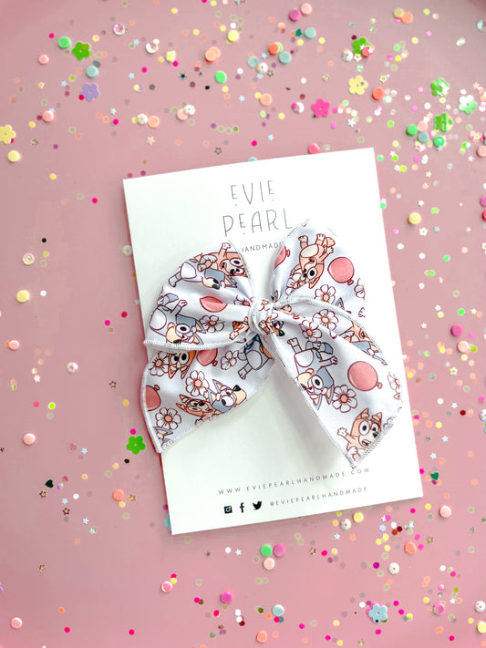 Bluey Daisy Medium Bow