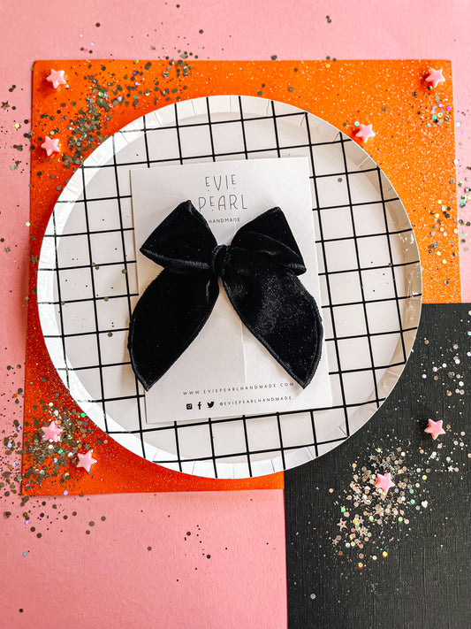 Black|Velvet Medium Bow