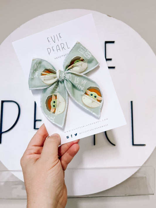 Medium Baby Yoda Bow
