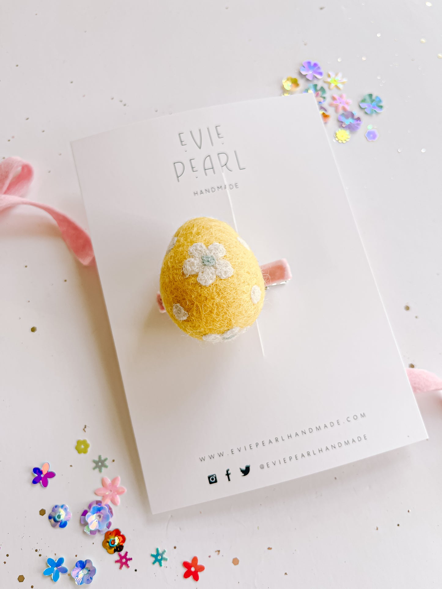 Yellow Daisy Egg clip