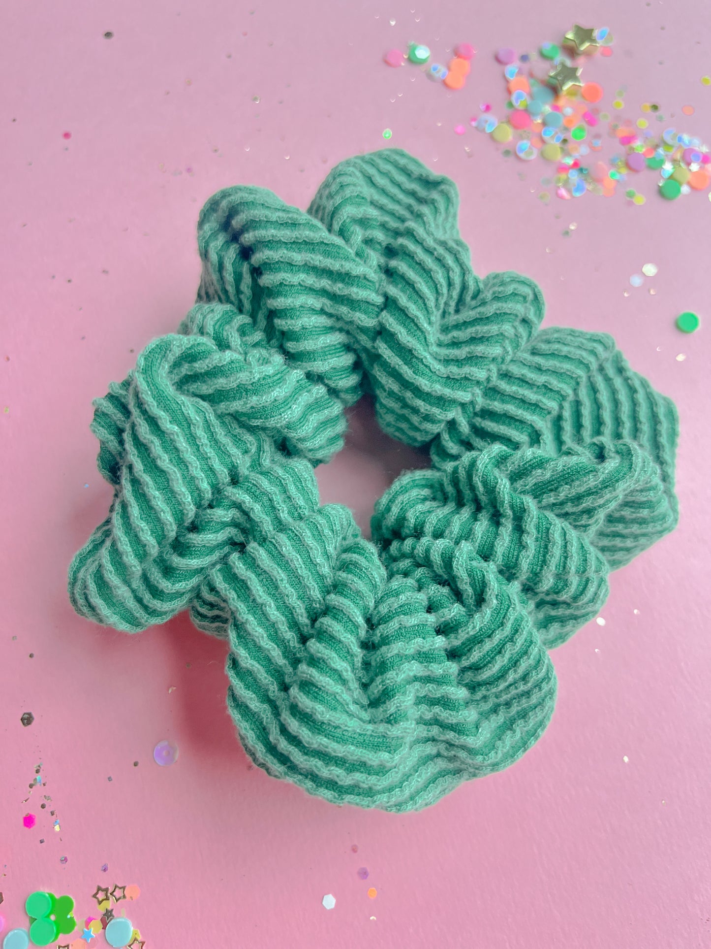 Kelly Green Ribbed Regular Scrunchy