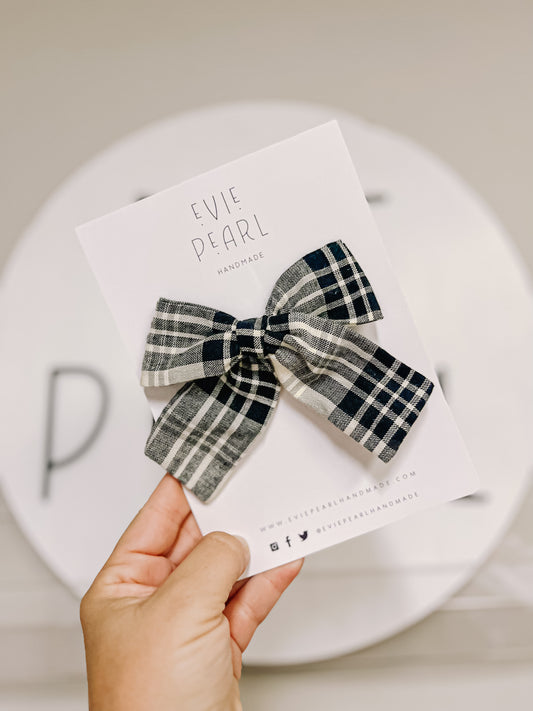 Oversized Black Cream Pinwheel Bow