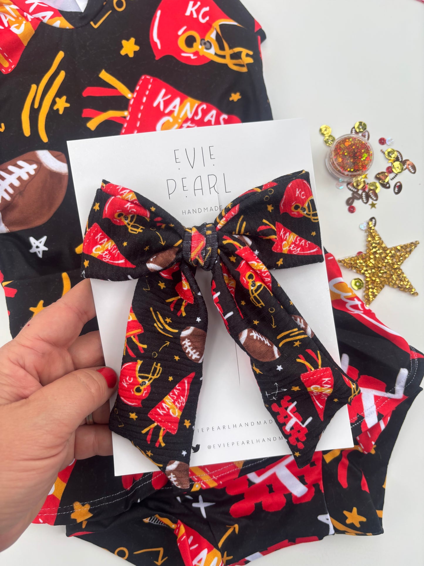 Black Pendant KC XL Pinwheel Bow