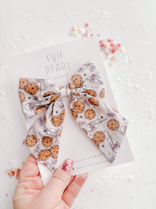 Milk & Cookies Medium Sailor Bow